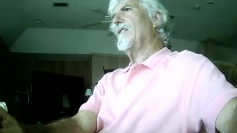 Snapshot of winedog2020 chatting on 06.15.26 Gundja Man online show from 06.15.26