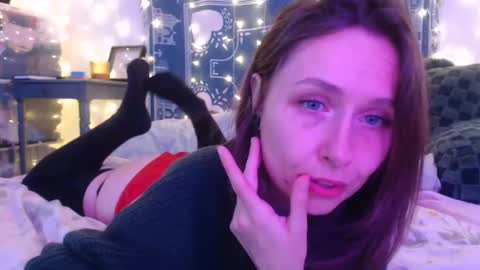 Snapshot of wingardiumleveveosa chatting on 12.15.24 Eevie online show from 12.15.24