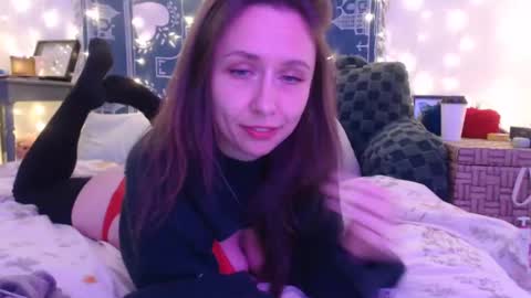 Snapshot of wingardiumleveveosa chatting on 12.19.24 Eevie online show from 12.19.24
