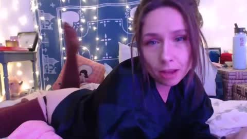 Snapshot of wingardiumleveveosa chatting on 01.06.25 Eevie online show from 01.06.25