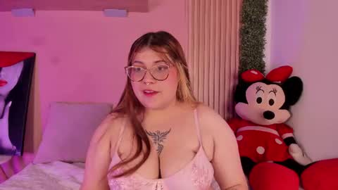 Snapshot of winnie_mya chatting on 06.25.26 Winnie online show from 06.25.26