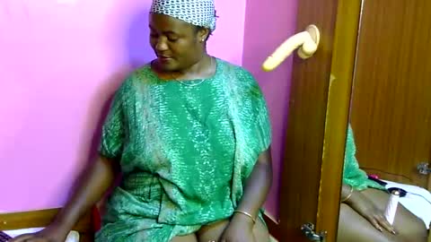 Snapshot of wisdom7_ chatting on 02.28.25 wisdom7_ online show from 02.28.25