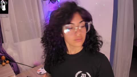     Luna Violeta  A r t i s t  online show from 01.04.25