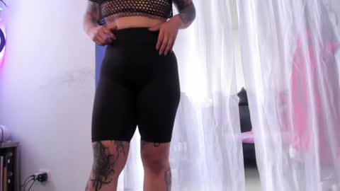     Luna Violeta  A r t i s t  online show from 01.05.25