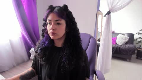     Luna Violeta  A r t i s t  online show from 10.01.25