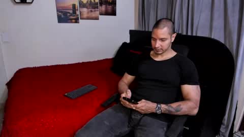 Magnus Dark independent model online show from 04.15.26