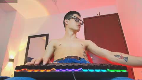 Snapshot of wolfan_sky chatting on 02.04.26 W O L F online show from 02.04.26