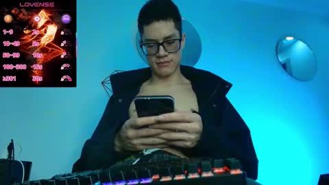 Snapshot of wolfan_sky chatting on 02.06.26 W O L F online show from 02.06.26