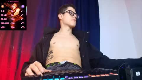 Snapshot of wolfan_sky chatting on 02.14.26 W O L F online show from 02.14.26