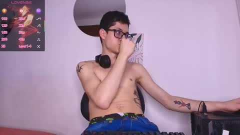 Snapshot of wolfan_sky chatting on 03.03.26 W O L F online show from 03.03.26