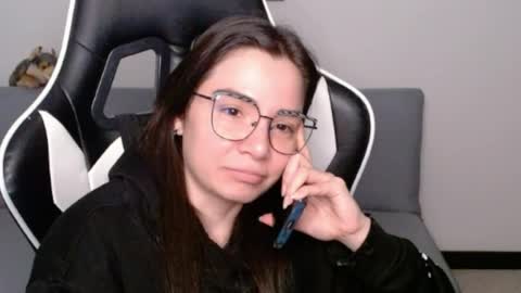 Snapshot of wolfs_daughter chatting on 06.22.26 Alex online show from 06.22.26