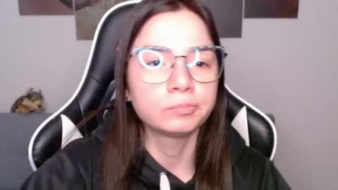Snapshot of wolfs_daughter chatting on 07.03.26 Alex online show from 07.03.26
