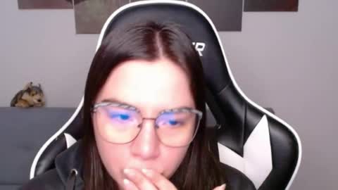 Snapshot of wolfs_daughter chatting on 07.04.26 Alex online show from 07.04.26