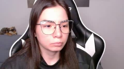 Snapshot of wolfs_daughter chatting on 07.15.26 Alex online show from 07.15.26