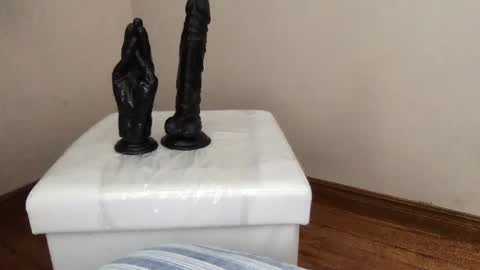 Snapshot of wolfyi chatting on 01.12.25 Sultan Blaze online show from 01.12.25