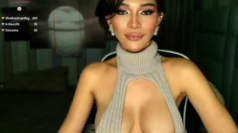 Snapshot of womanofyourdesire_ts chatting on 05.24.26 Julia online show from 05.24.26