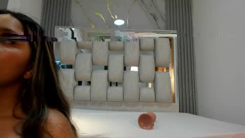 Snapshot of wonderkloe_ chatting on 05.01.26 wonderkloe_ online show from 05.01.26