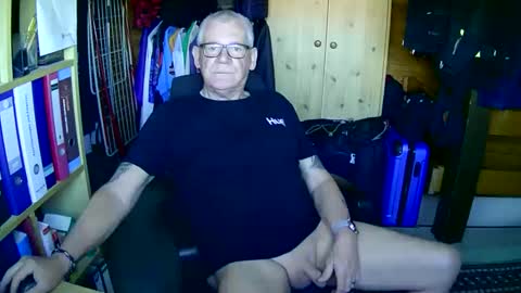 Snapshot of wonneprop10 chatting on 04.21.26 Always Horny online show from 04.21.26