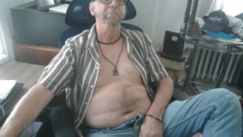 Snapshot of woodworker6473 chatting on 06.26.26 woodworker6473 online show from 06.26.26