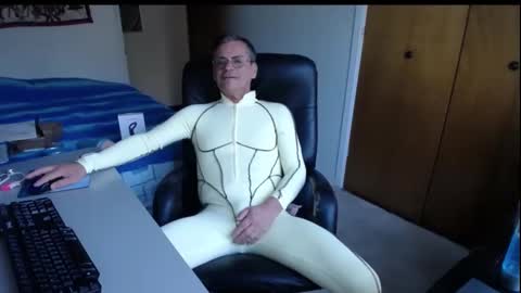 Snapshot of worldlarge chatting on 10.12.25 Large one online show from 10.12.25