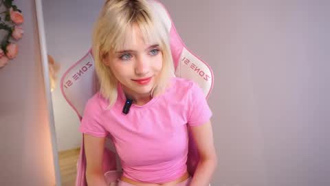 Snapshot of wow_angel chatting on 05.17.26 wow_angel online show from 05.17.26