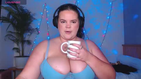 Snapshot of wow_its_kaitlyn chatting on 10.14.25 Kaitlyn xx online show from 10.14.25