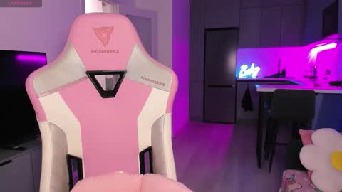 Emi online show from 10.22.25