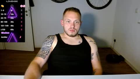 Snapshot of x19marco93x chatting on 10.14.25 x19marco93x online show from 10.14.25