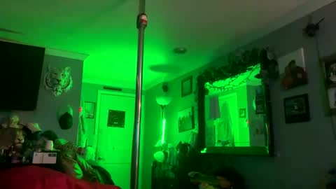 Snapshot of x7i3zuvfcwxym8naezgb chatting on 11.17.25 Whatyouwantbest online show from 11.17.25