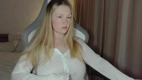 Snapshot of x__ivy_x chatting on 04.22.26 eva online show from 04.22.26