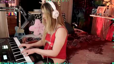 Xaevynne  Sometimes Milla Milla The Cute as a Buttom Brunette     online show from 02.15.25