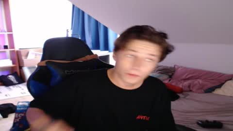 Snapshot of xandiigmusik chatting on 09.09.25 rx4per online show from 09.09.25