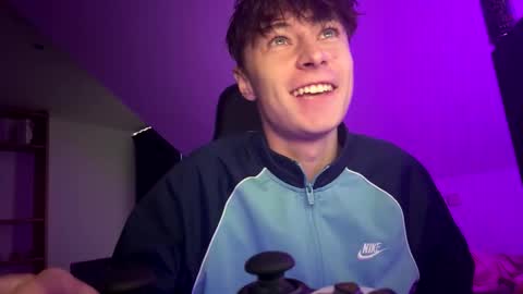 Snapshot of xandiigmusik chatting on 11.10.25 rx4per online show from 11.10.25