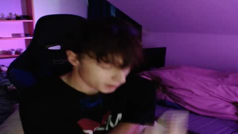 Snapshot of xandiigmusik chatting on 12.01.25 rx4per online show from 12.01.25