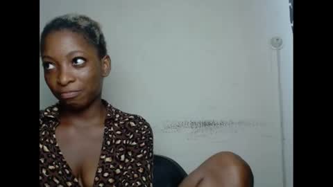 Snapshot of xcreamypussy chatting on 12.21.24 xcreamypussy online show from 12.21.24