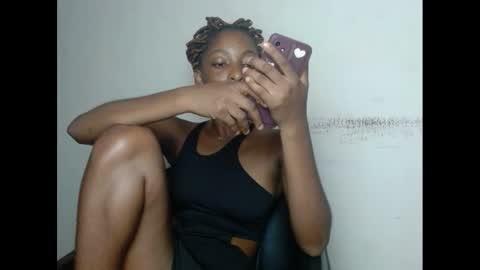 Snapshot of xcreamypussy chatting on 12.25.24 xcreamypussy online show from 12.25.24