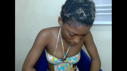 Snapshot of xcreamypussy chatting on 01.12.25 xcreamypussy online show from 01.12.25