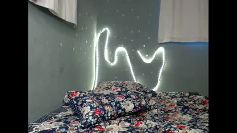 Snapshot of xcreamypussy chatting on 02.23.25 xcreamypussy online show from 02.23.25