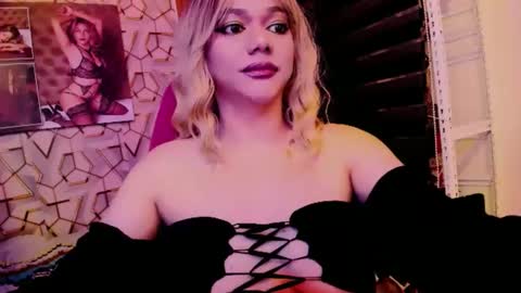 Snapshot of xdirtymistressx chatting on 12.01.25 XDirtymistressX online show from 12.01.25