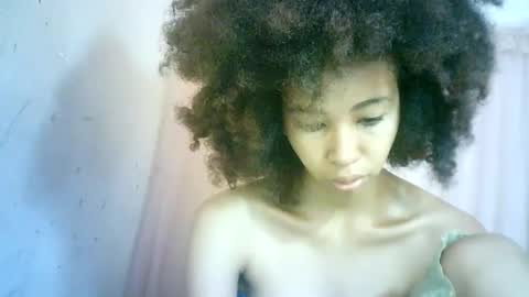 Snapshot of xenna610827 chatting on 02.05.25 xenna610827 online show from 02.05.25