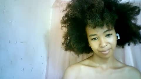 Snapshot of xenna610827 chatting on 02.13.25 xenna610827 online show from 02.13.25