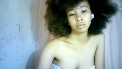 Snapshot of xenna610827 chatting on 02.18.25 xenna610827 online show from 02.18.25