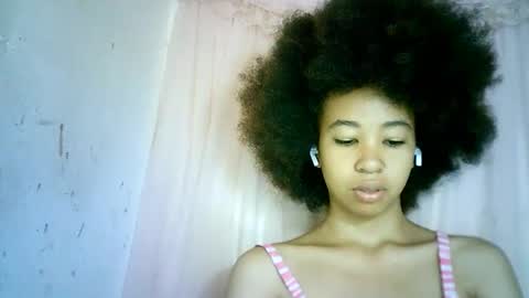 Snapshot of xenna610827 chatting on 02.22.25 xenna610827 online show from 02.22.25