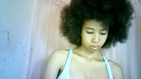 Snapshot of xenna610827 chatting on 02.26.25 xenna610827 online show from 02.26.25