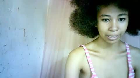 Snapshot of xenna610827 chatting on 03.05.25 xenna610827 online show from 03.05.25