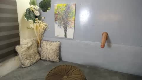 GWEN THOMPSON .......   online show from 03.05.25