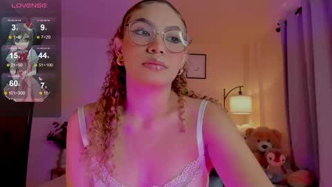 Snapshot of ximena_sotto1 chatting on 06.08.26 camila online show from 06.08.26
