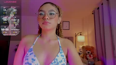 Snapshot of ximena_sotto1 chatting on 06.14.26 camila online show from 06.14.26
