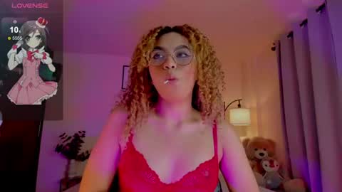 Snapshot of ximena_sotto1 chatting on 06.21.26 camila online show from 06.21.26