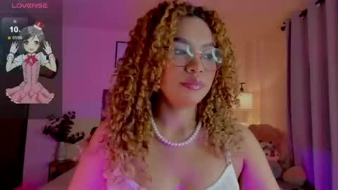 Snapshot of ximena_sotto1 chatting on 06.26.26 camila online show from 06.26.26